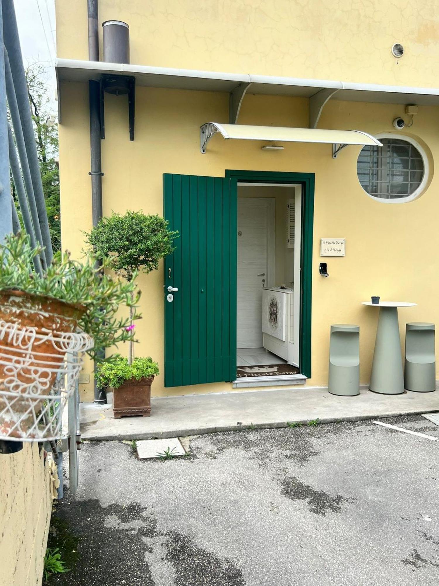Gli Alloggi De Il Piccolo Borgo Кастел Маджоре Екстериор снимка